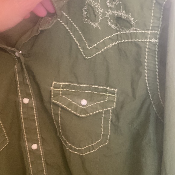 ARIAT button up - Picture 3 of 11